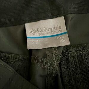Columbia Men’s Green 5 Pocket Shorts, Size 34